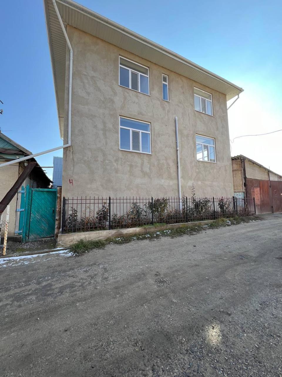 Emir Guest House In Karakol Exterior foto