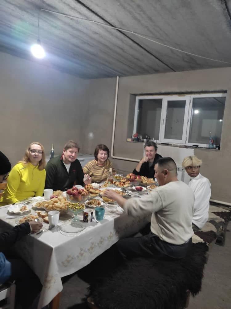 Emir Guest House In Karakol Exterior foto
